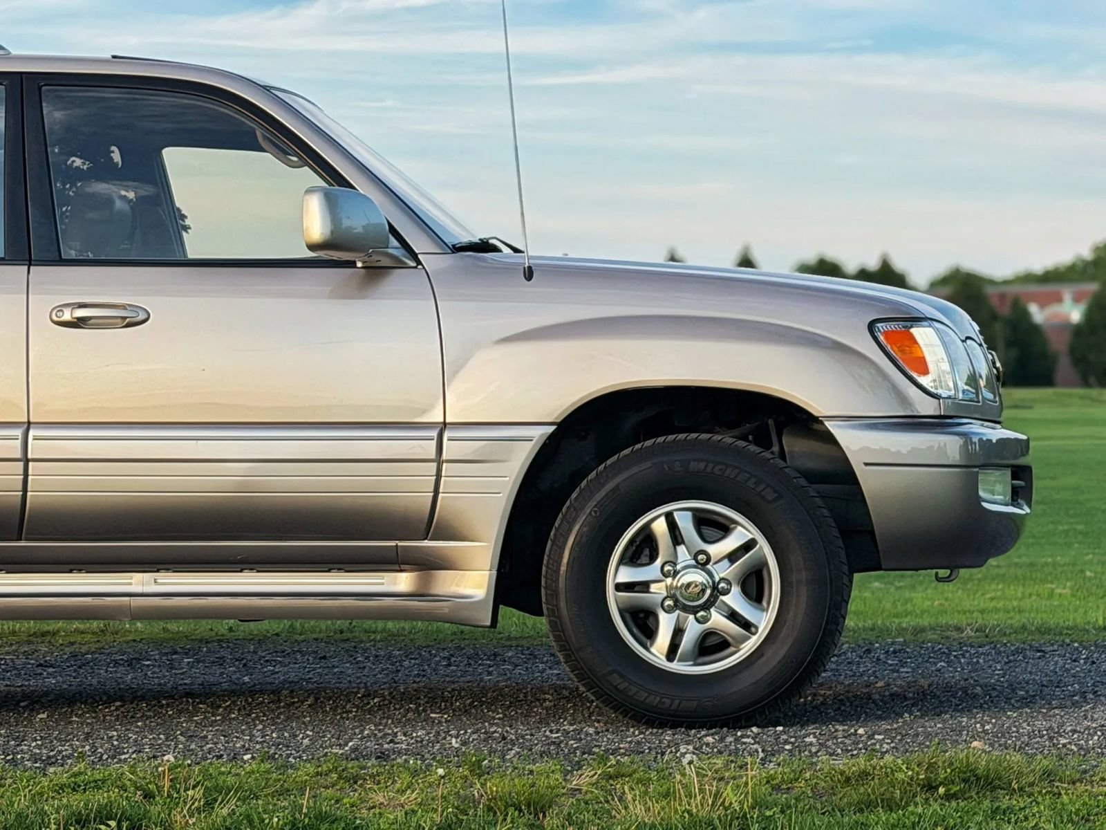 Used 2001 Lexus LX 470 4WD image 9