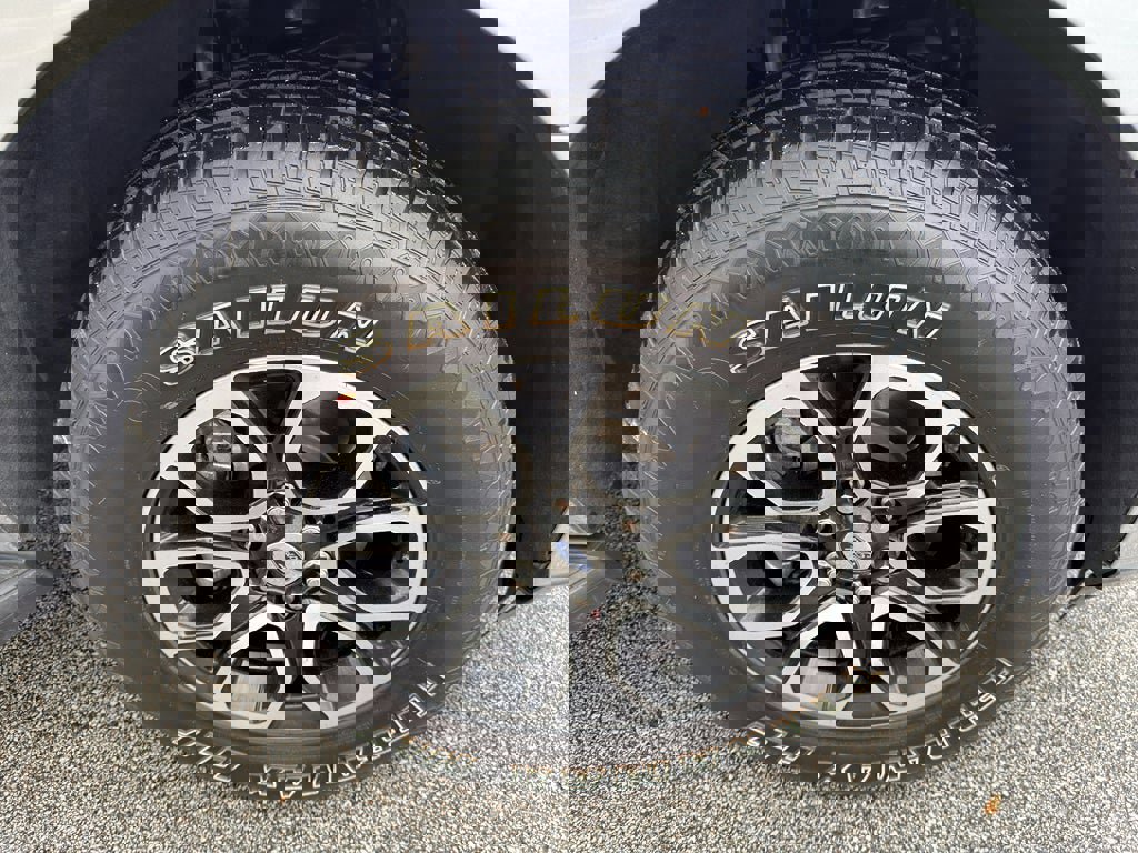 Used 2024 Ford Expedition XLT image 36