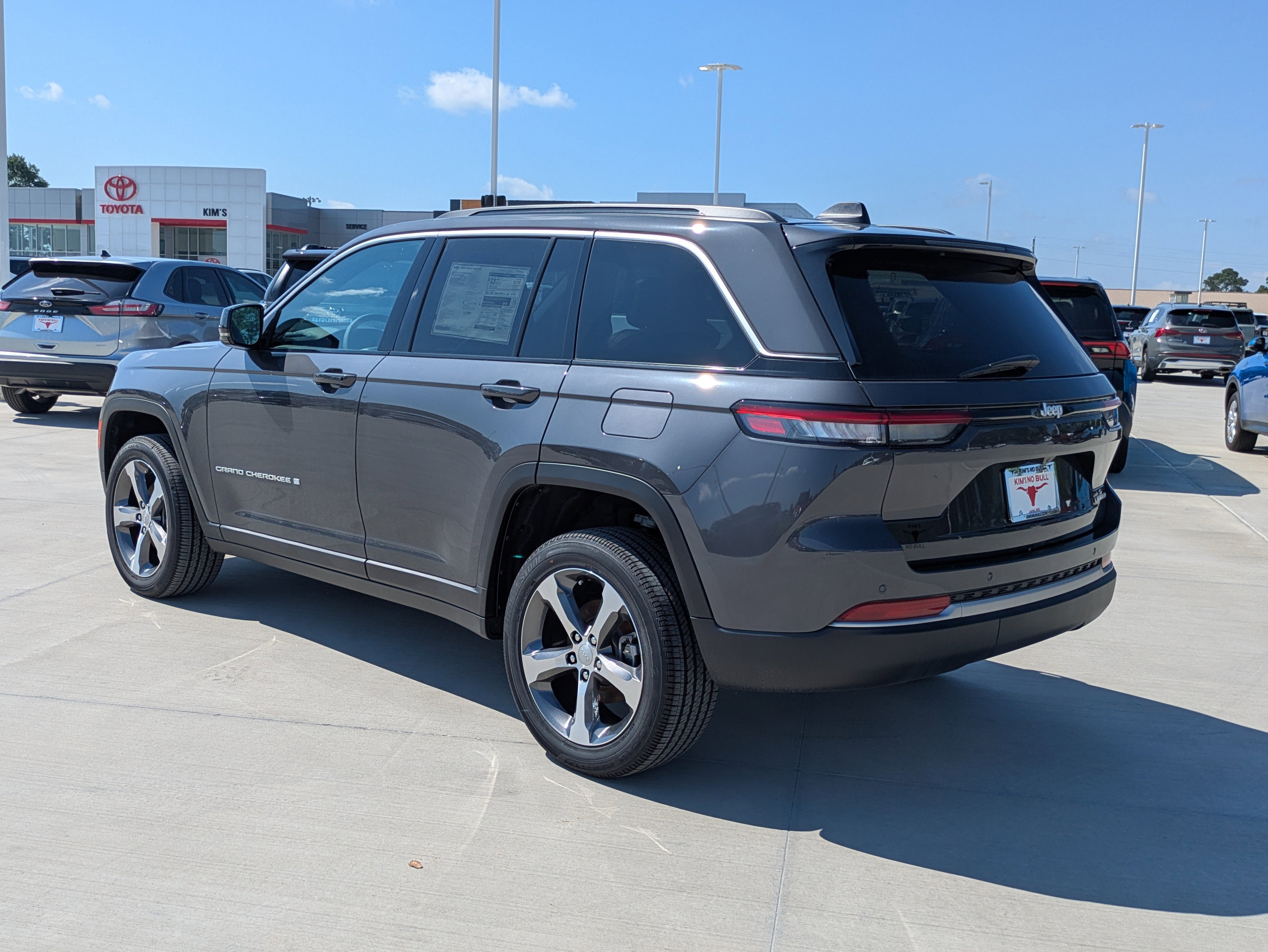 New 2026 Jeep Grand Cherokee Limited RWD image 3