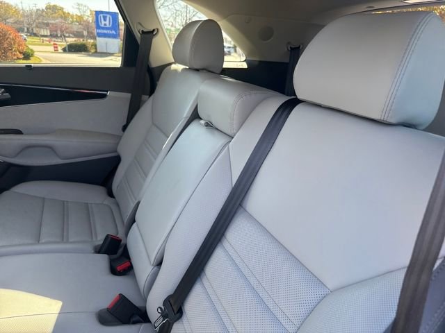 Used 2019 Kia Sorento SX w/ SX Touring Package image 19