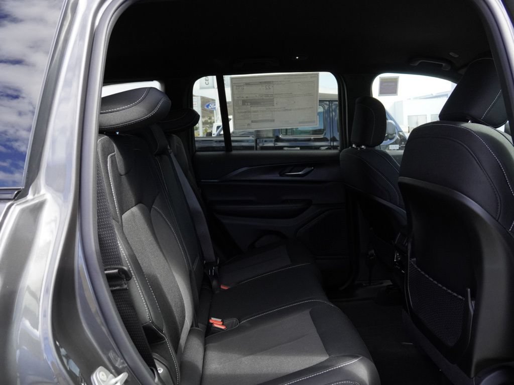 New 2026 Jeep Grand Cherokee Laredo RWD image 24