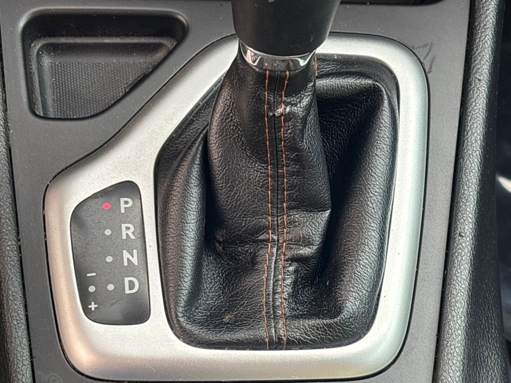 Used 2016 Jeep Cherokee Limited image 14