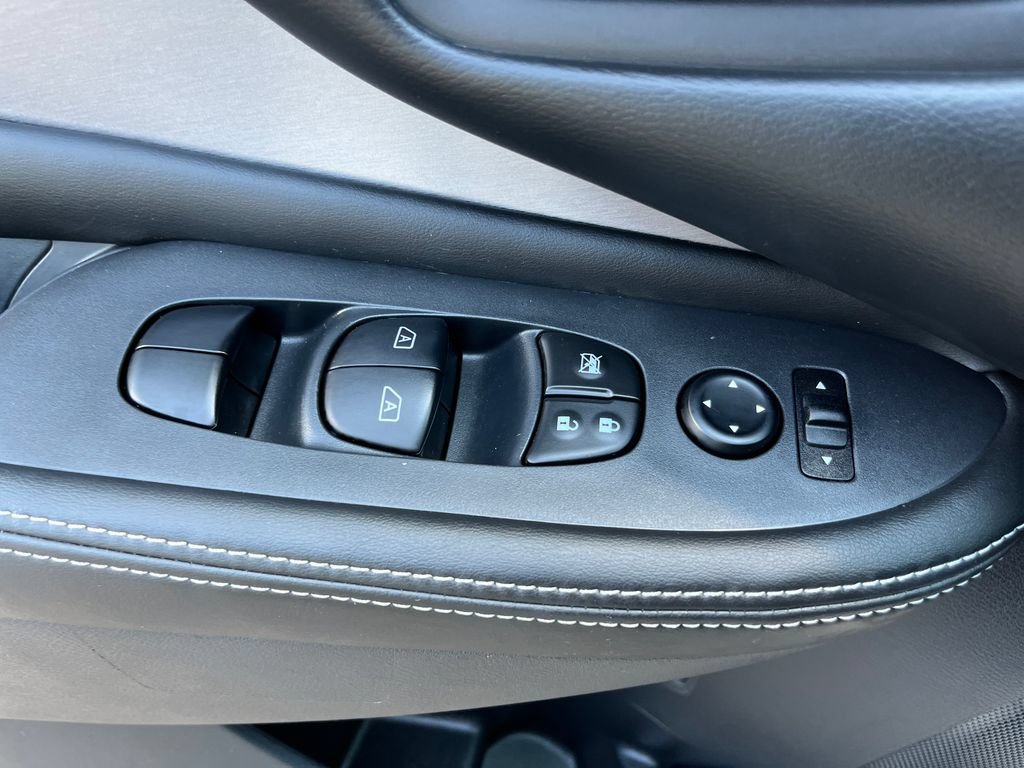 Used 2024 Nissan Murano SV w/ SV Midnight Edition Package FWD image 9
