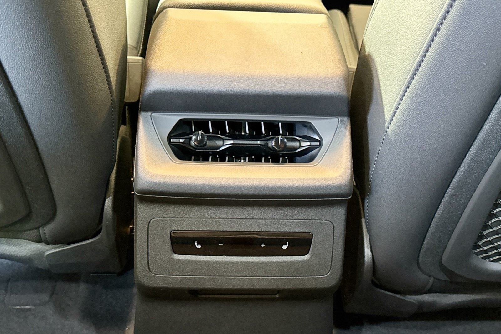 New 2027 Audi SQ6 e-tron Premium Plus AWD/4WD image 22