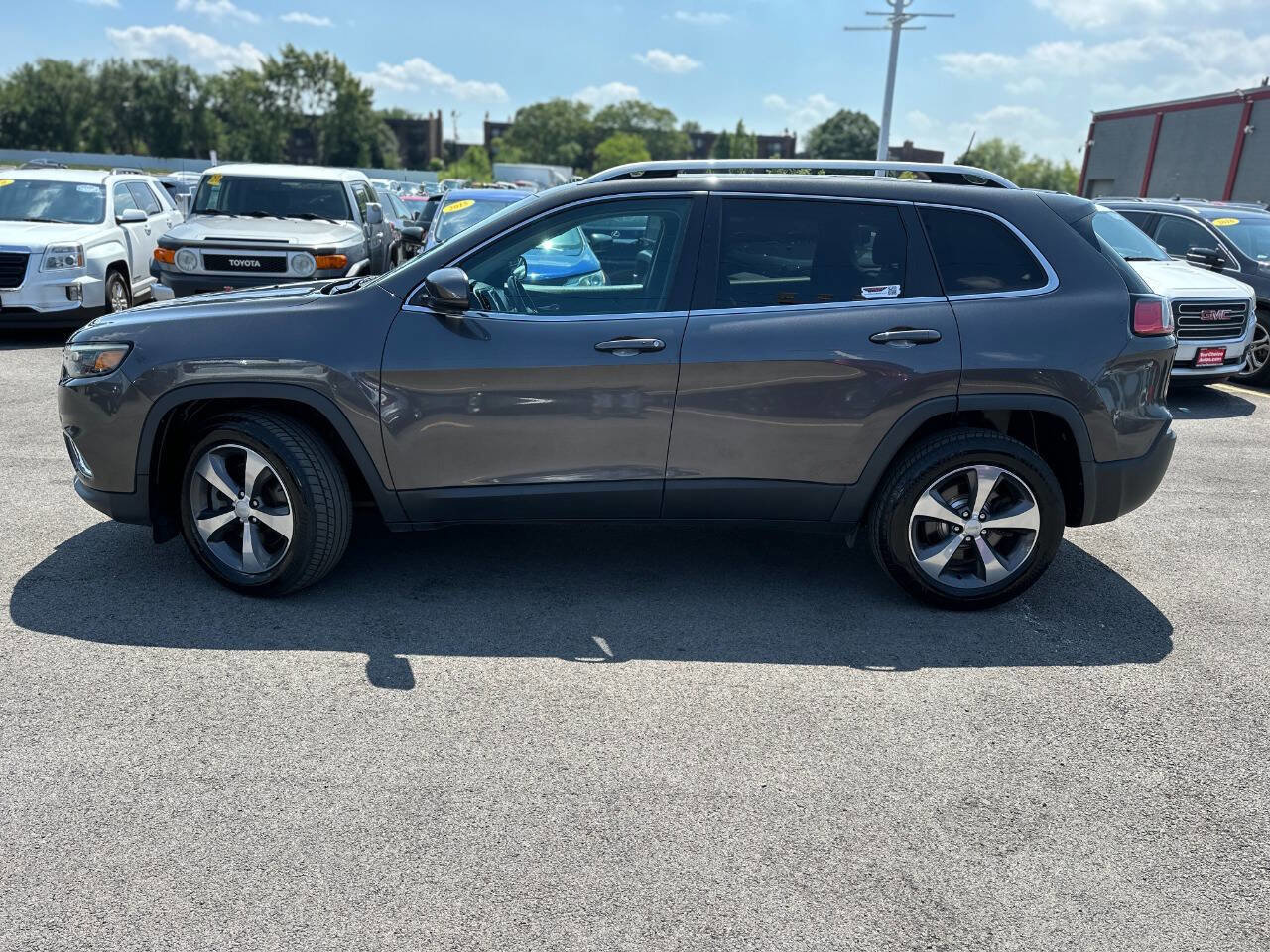 Used 2019 Jeep Cherokee Limited image 2