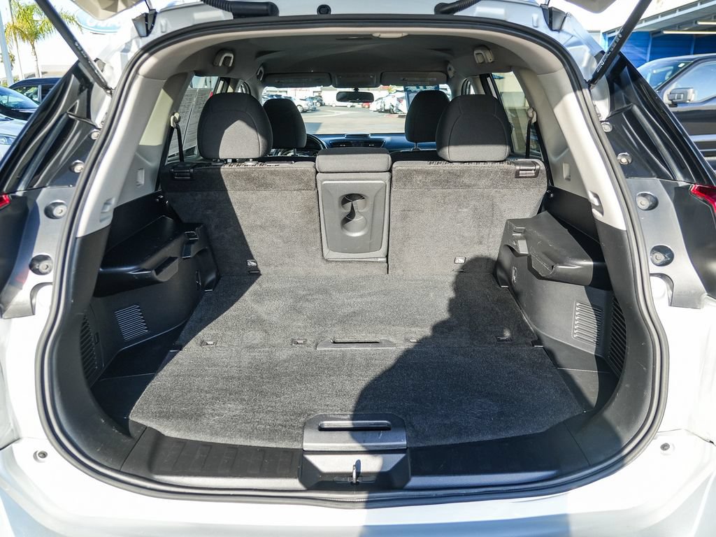 Used 2017 Nissan Rogue SV FWD image 27