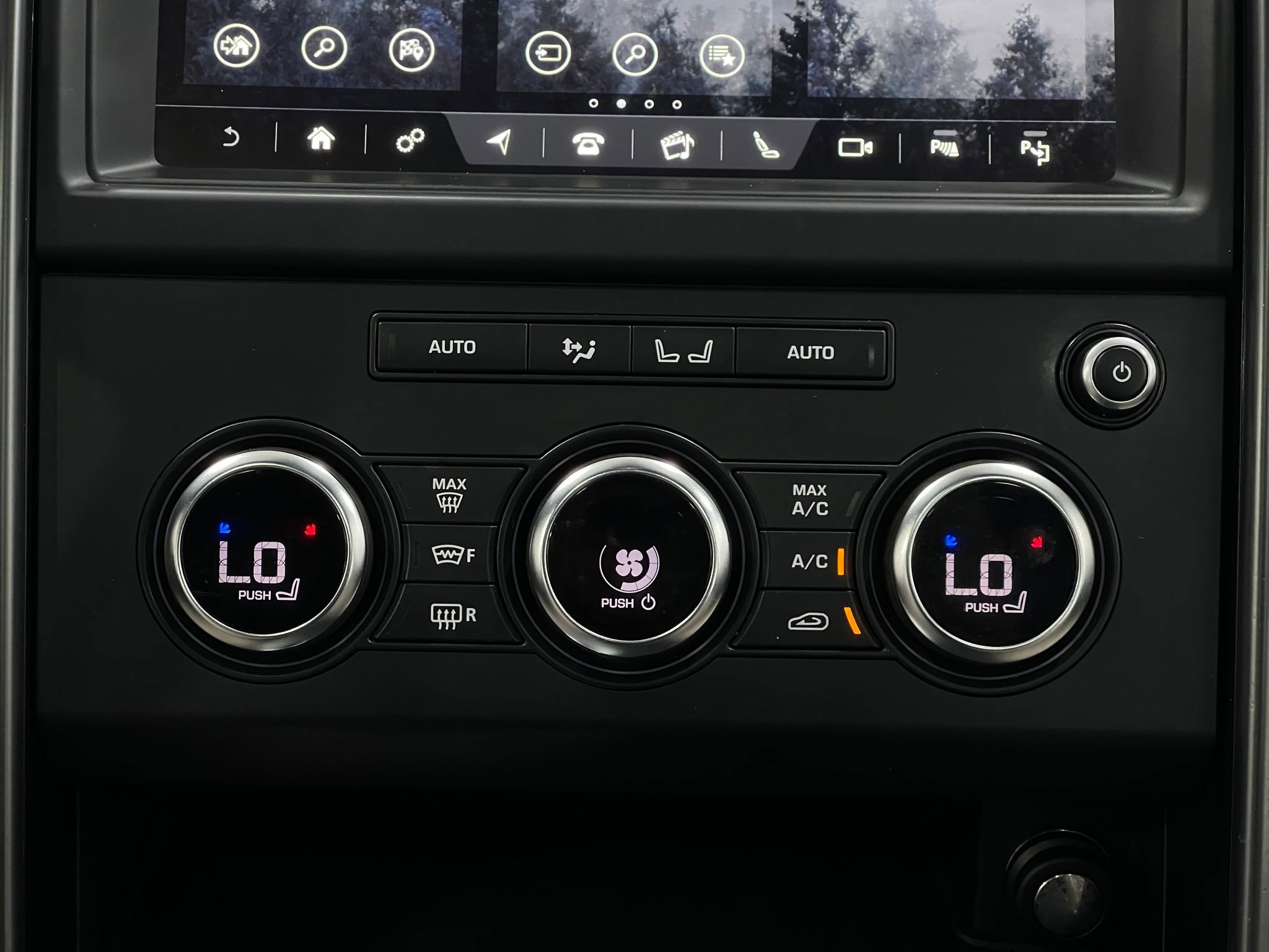 Used 2020 Land Rover Discovery Landmark AWD/4WD image 25