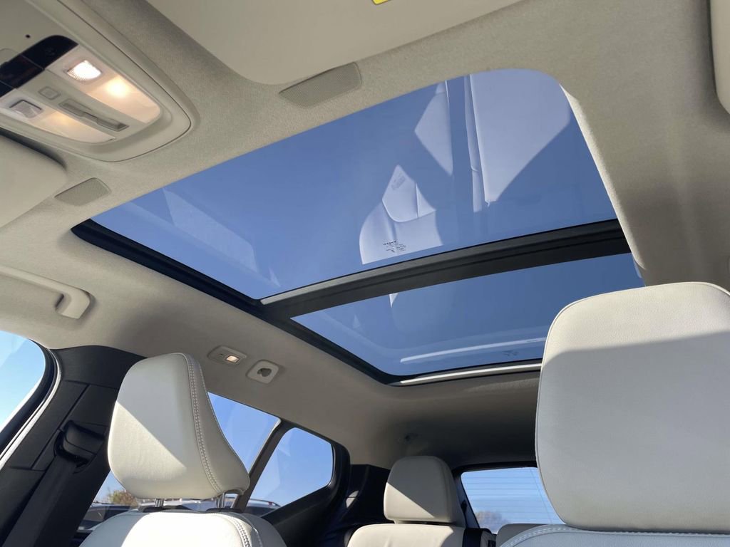 New 2026 Volvo XC40 B4 Plus w/ Protection Package Premier FWD image 9