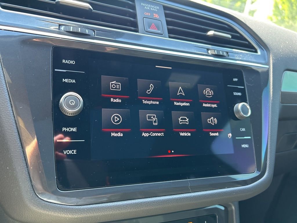 Certified 2024 Volkswagen Tiguan SE R-Line image 27