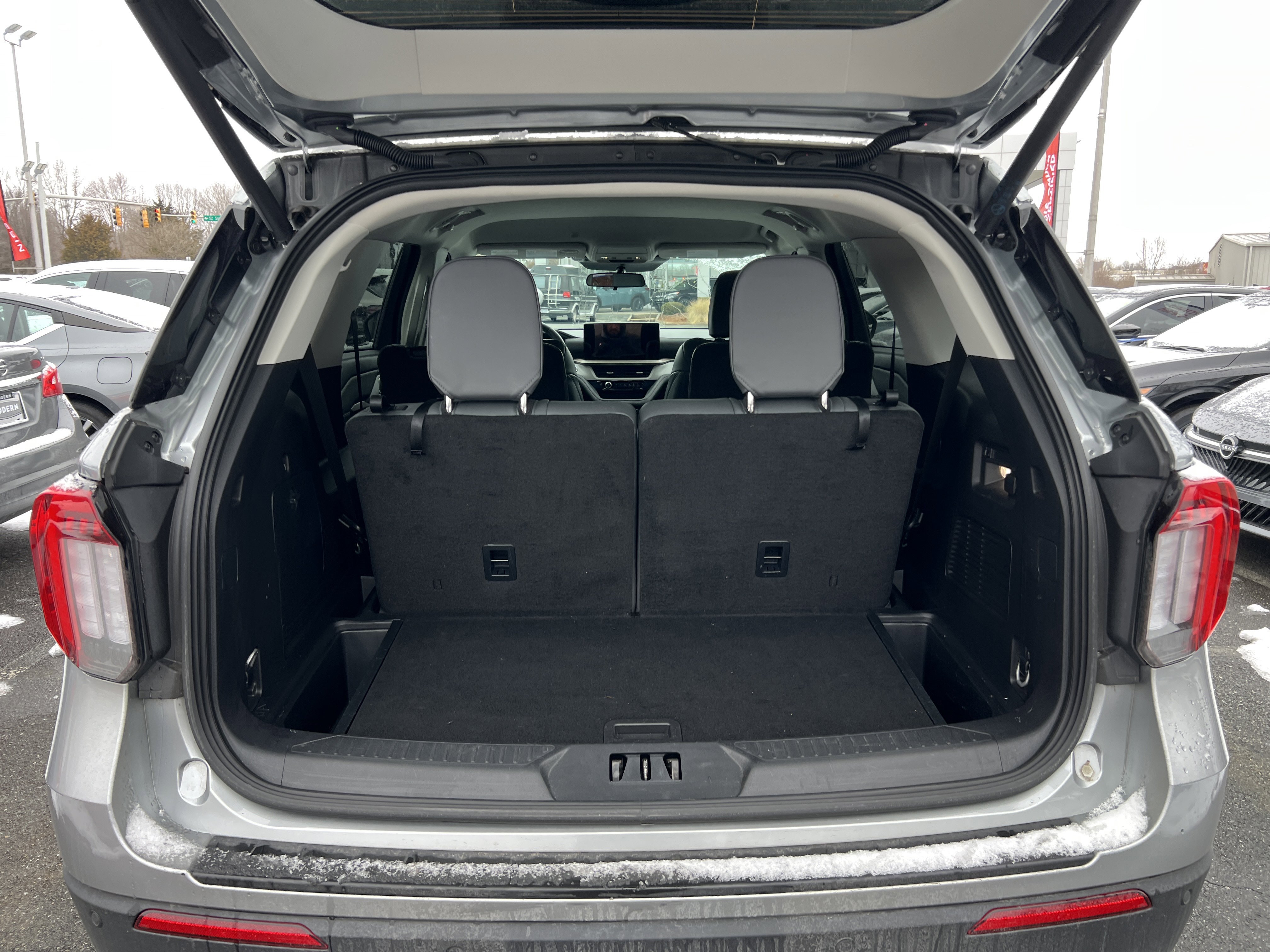 Used 2025 Ford Explorer Active w/ Active Comfort Package image 32