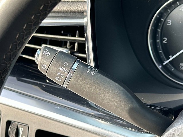 Used 2025 Cadillac XT6 Luxury image 9