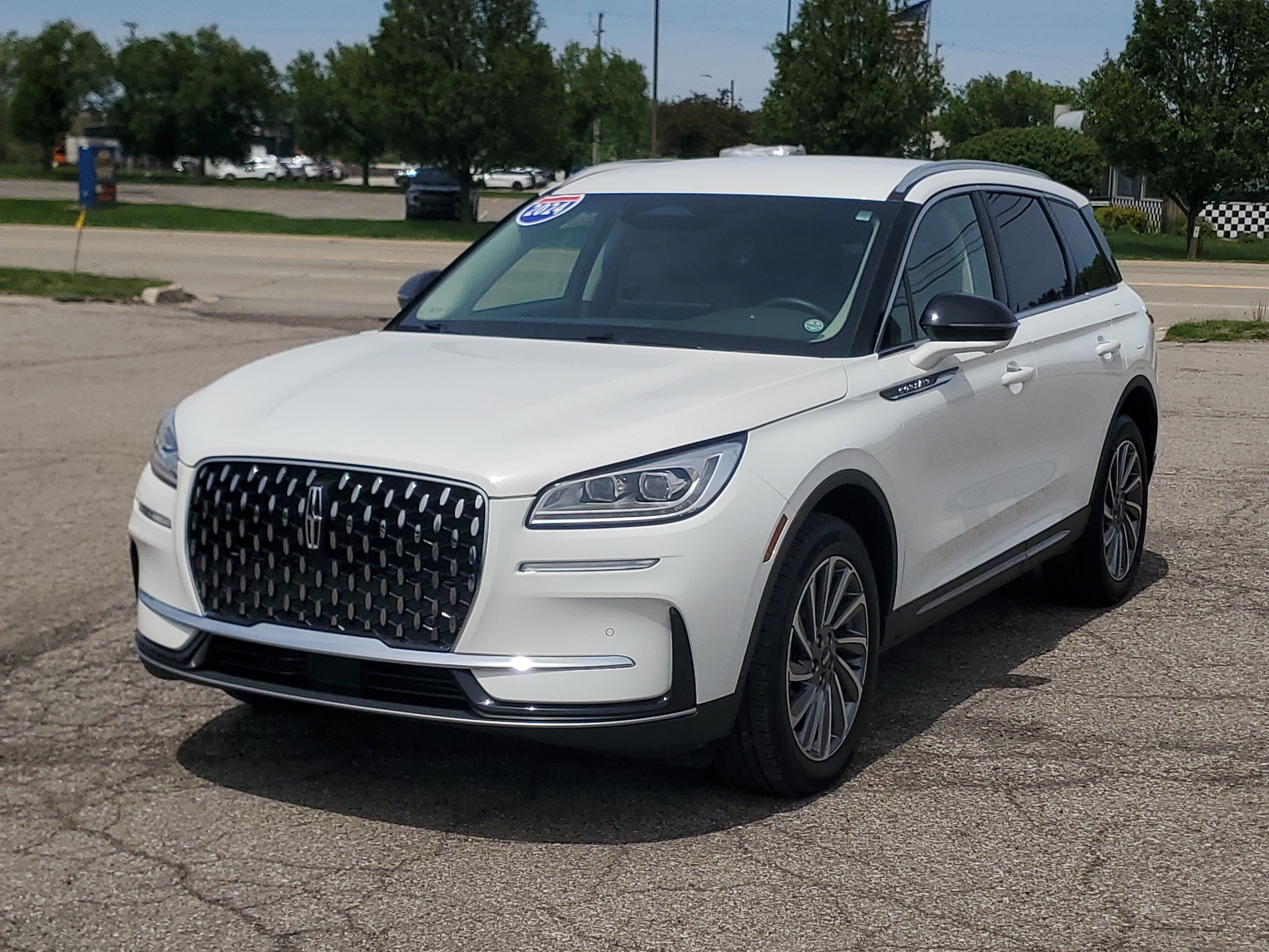 Certified 2024 Lincoln Corsair Reserve w/ Equipment Group 201A AWD/4WD image 3