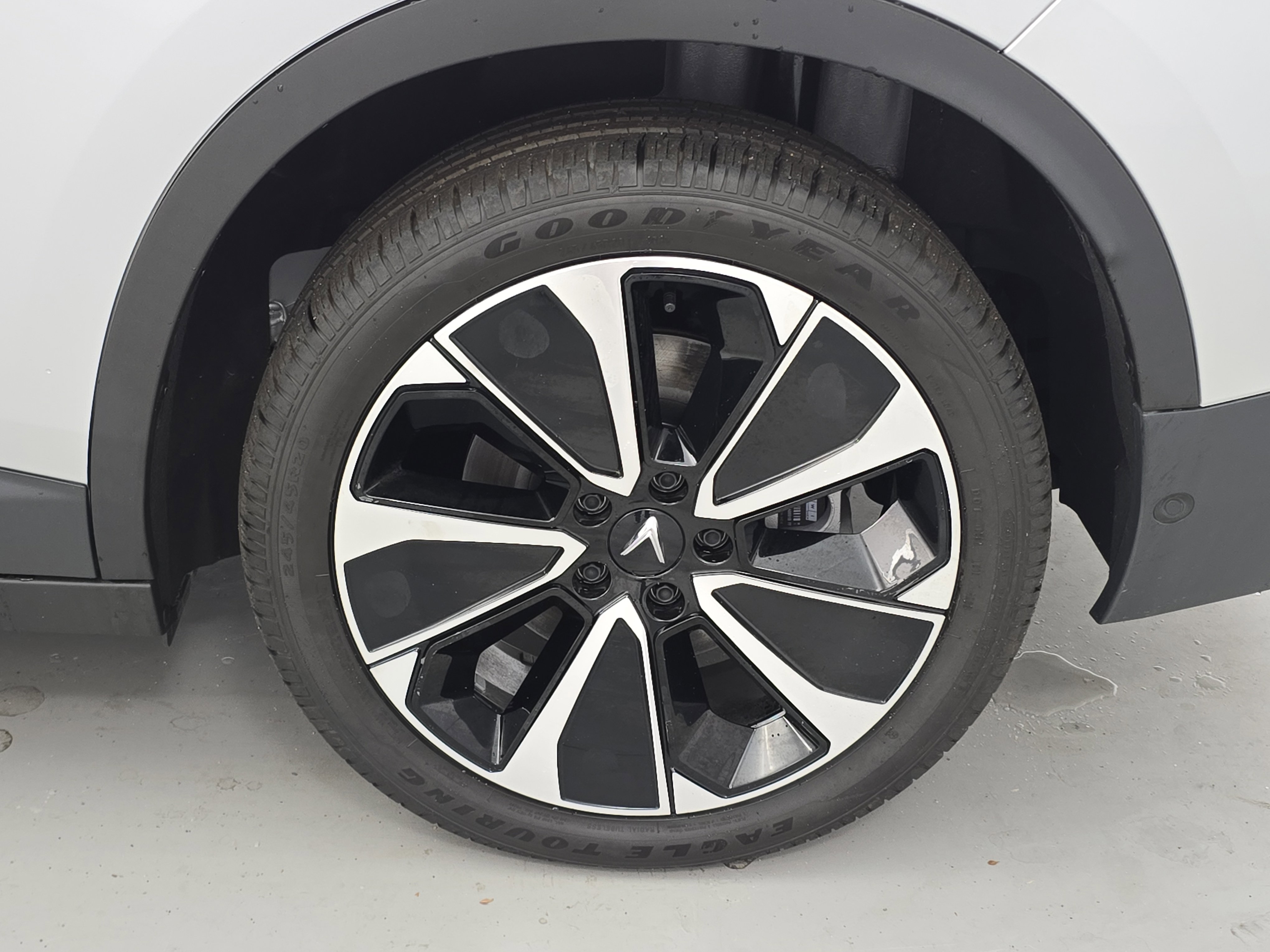 New 2025 VinFast VF 8 Plus image 32