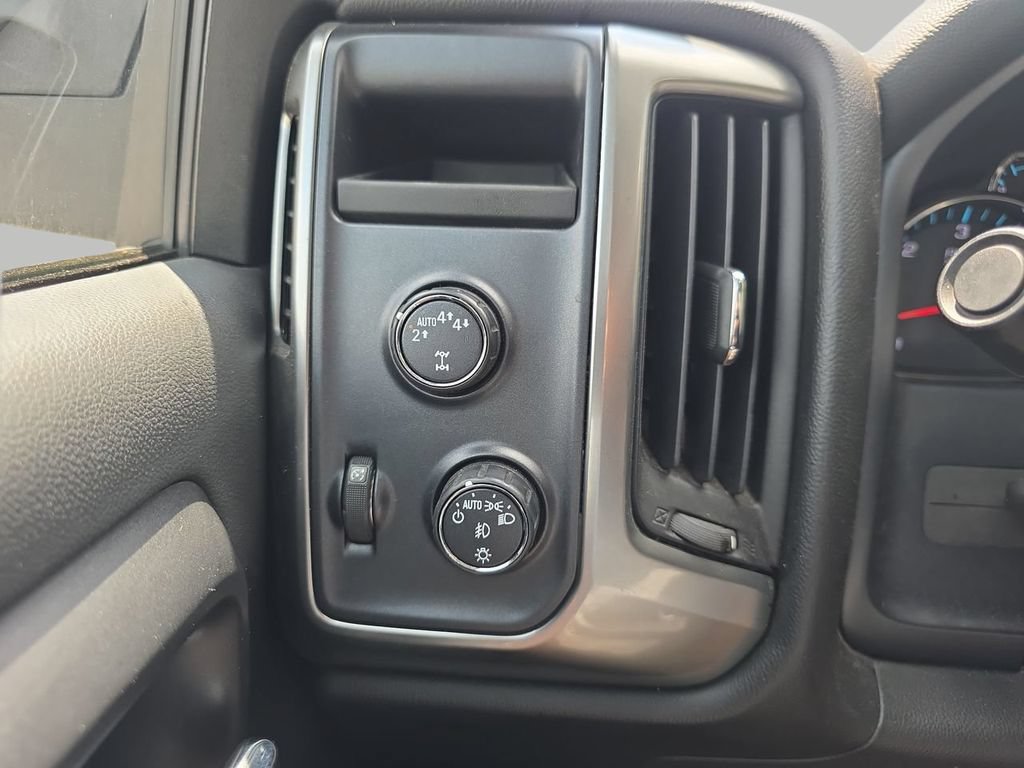 Used 2017 Chevrolet Silverado 1500 LT w/ All Star Edition AWD/4WD image 19