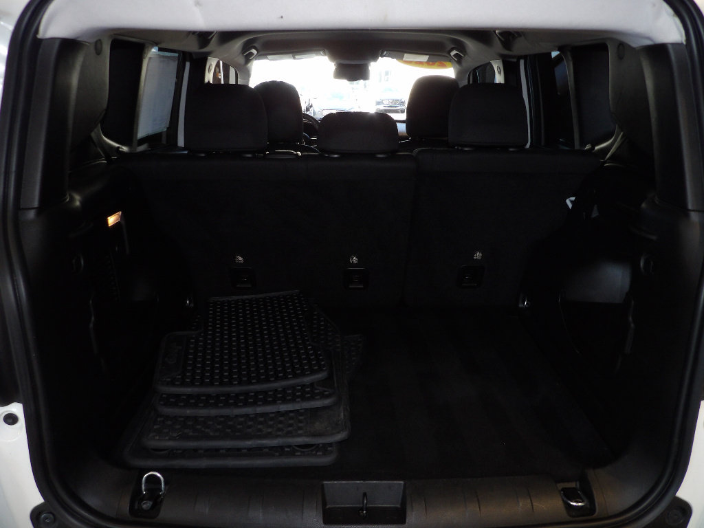 Used 2023 Jeep Renegade Trailhawk AWD/4WD image 18