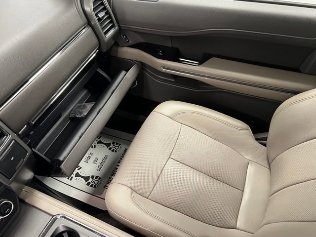 Used 2018 Ford Expedition Max XLT w/ Equipment Group 202A AWD/4WD image 39