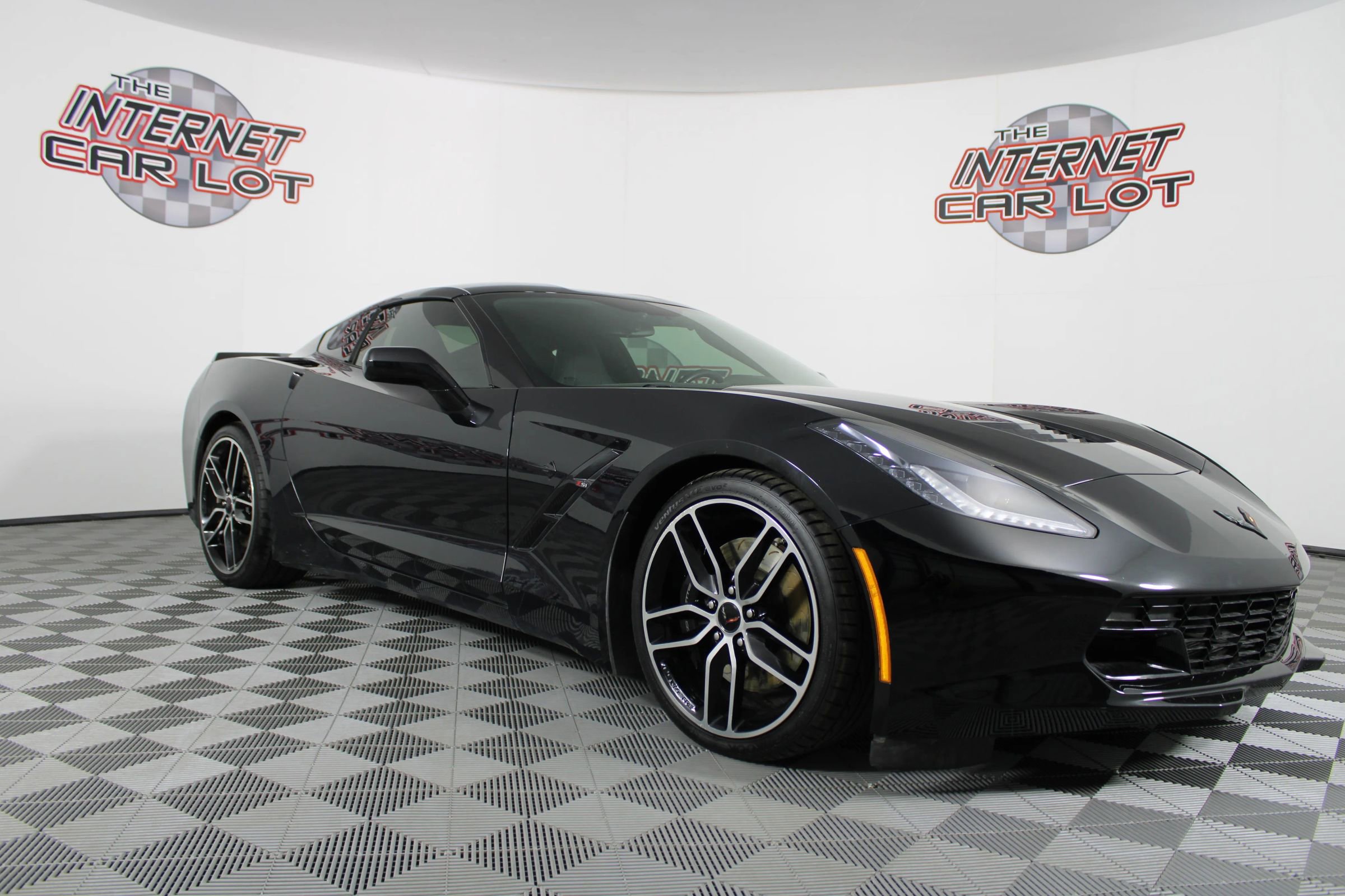 Used 2017 Chevrolet Corvette Stingray Coupe w/ Carbon Flash Badge Package image 9
