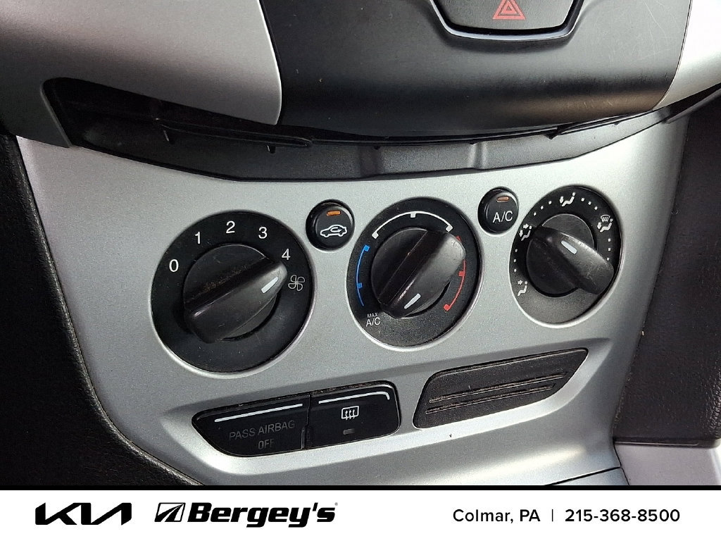 Used 2012 Ford Focus SE FWD image 17
