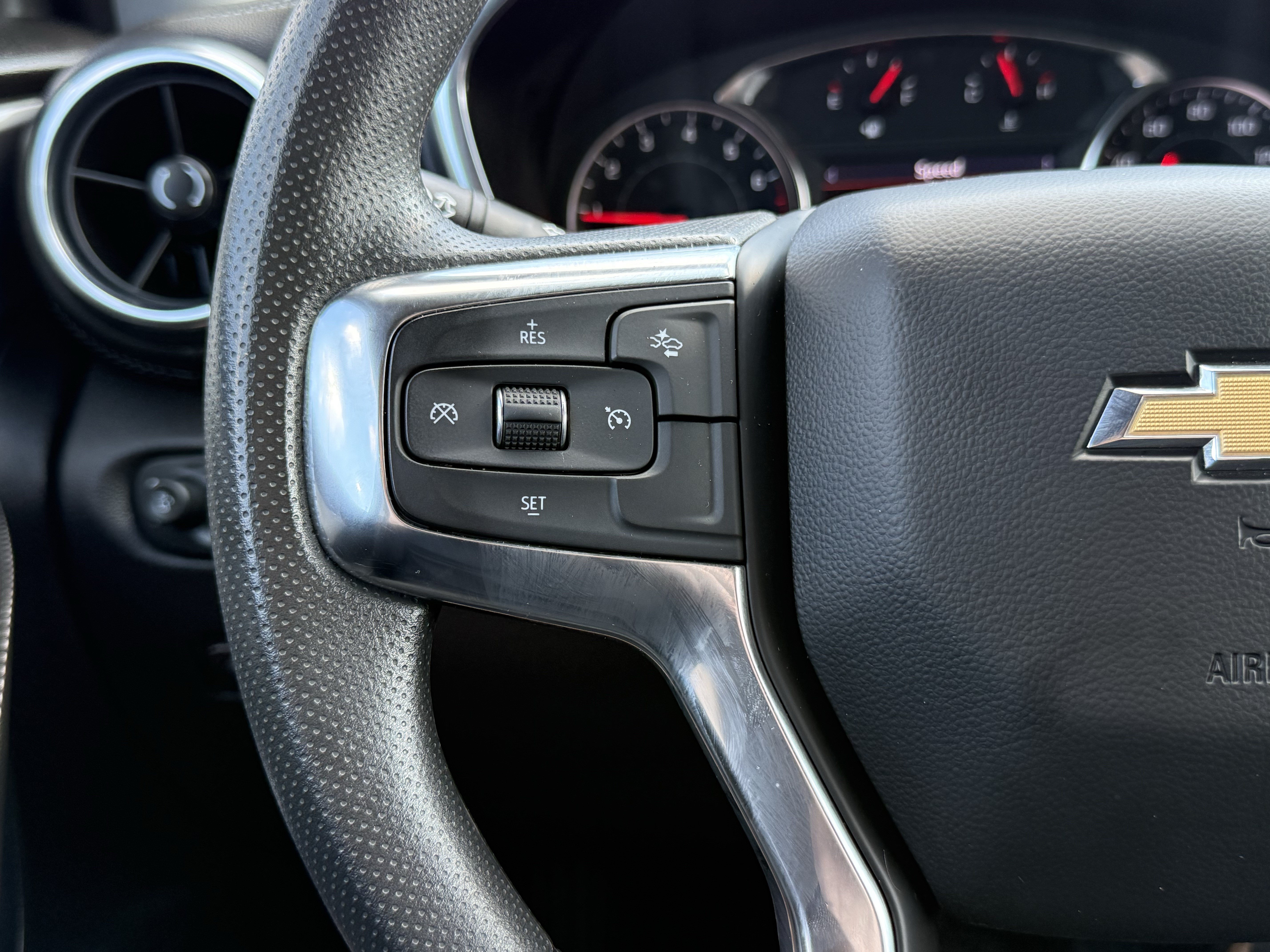 Used 2025 Chevrolet Blazer LT FWD image 17