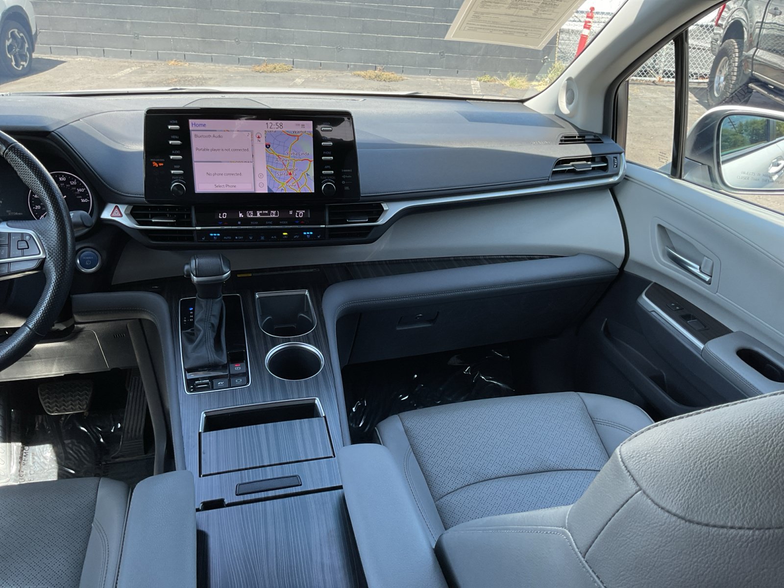Used 2024 Toyota Sienna Limited FWD image 16