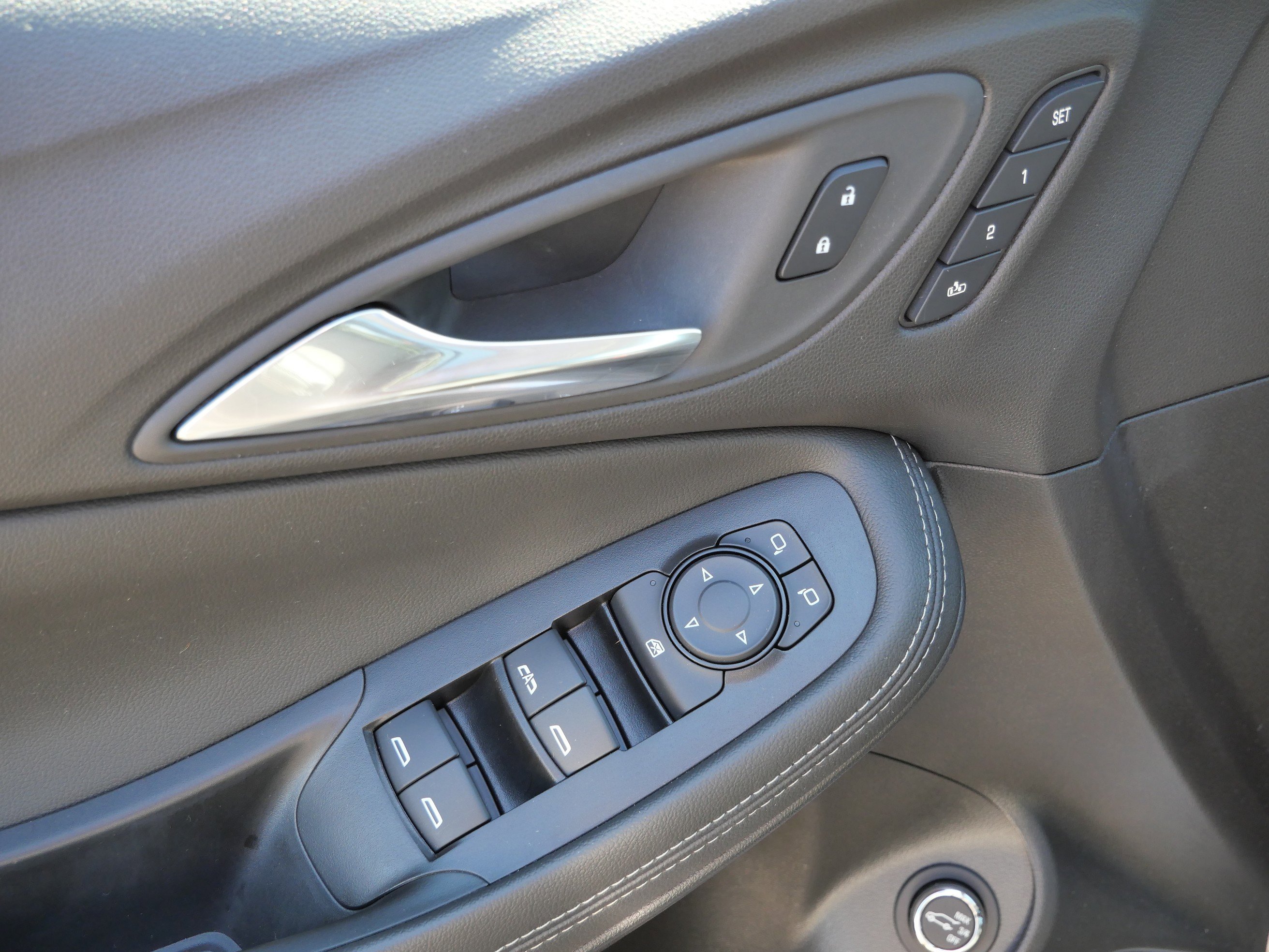 Used 2023 Buick Encore GX Essence w/ Experience Buick Package image 17