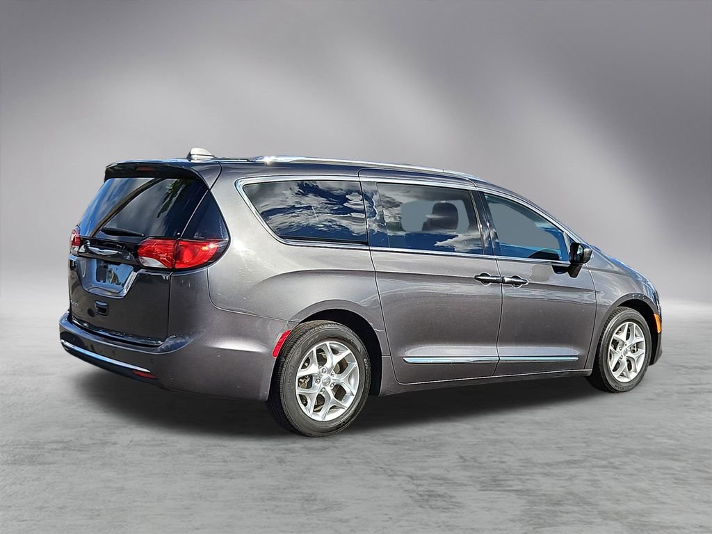 Used 2020 Chrysler Pacifica Touring-L image 7