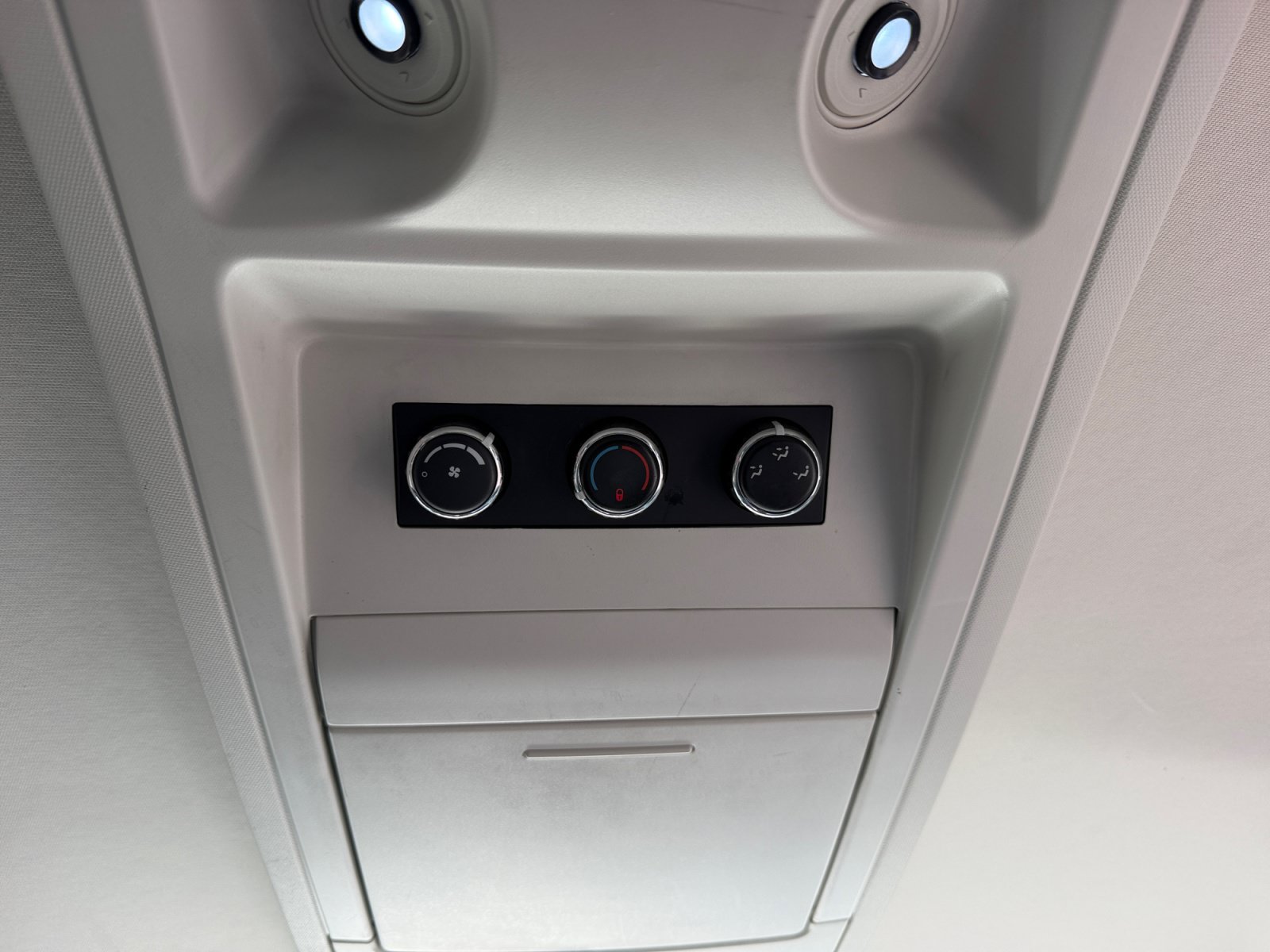 Used 2010 Chrysler Town & Country Touring FWD image 33