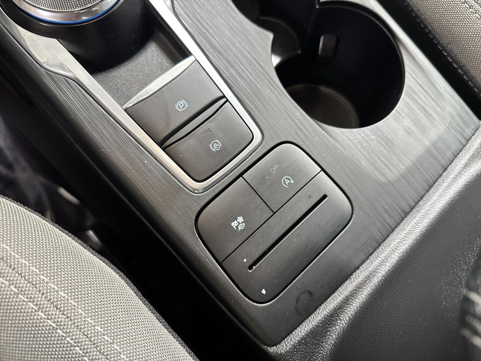 Used 2020 Ford Escape SE image 34