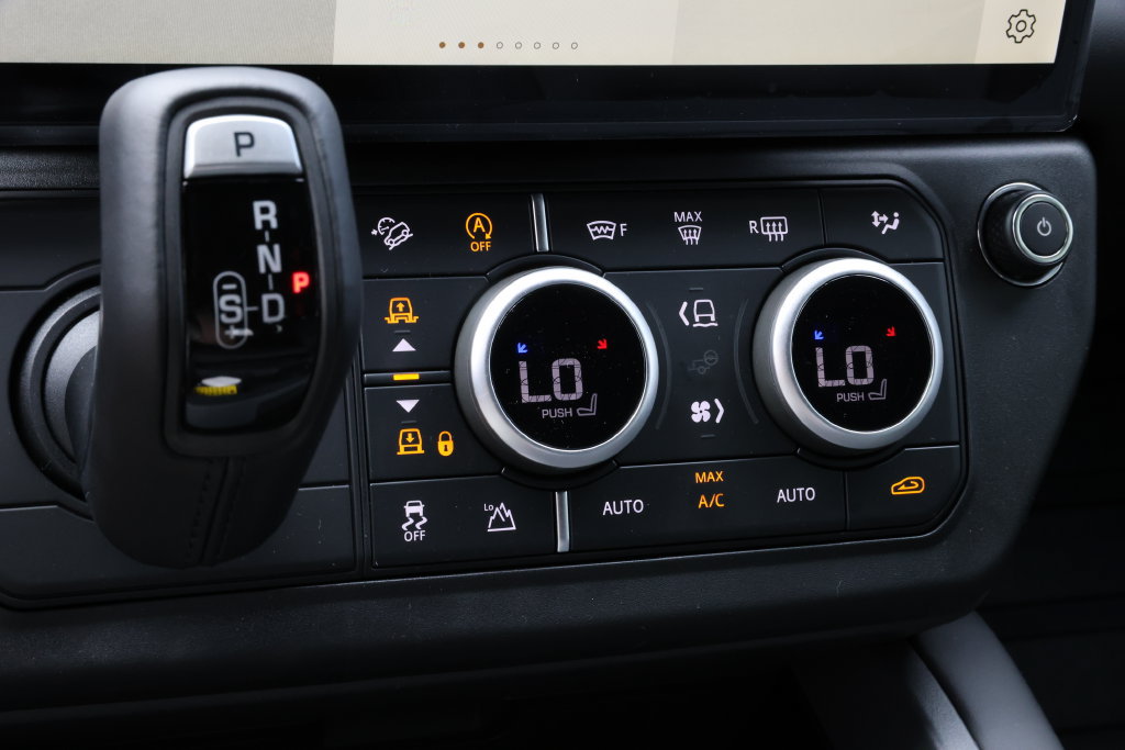 New 2026 Land Rover Defender 110 X-Dynamic SE AWD/4WD image 19