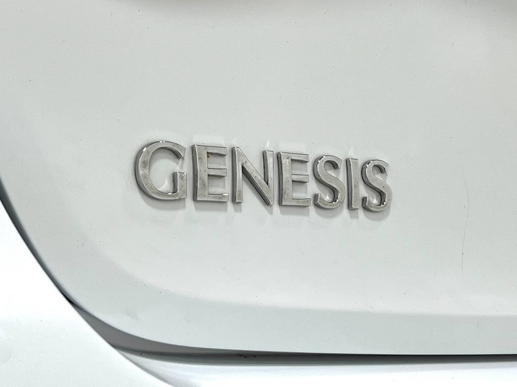 Used 2015 Hyundai Genesis 3.8 AWD/4WD image 39