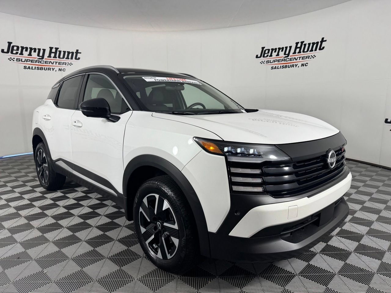 Used 2025 Nissan Kicks SR FWD image 5