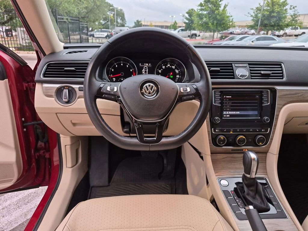 Used 2017 Volkswagen Passat 1.8T SE FWD image 32