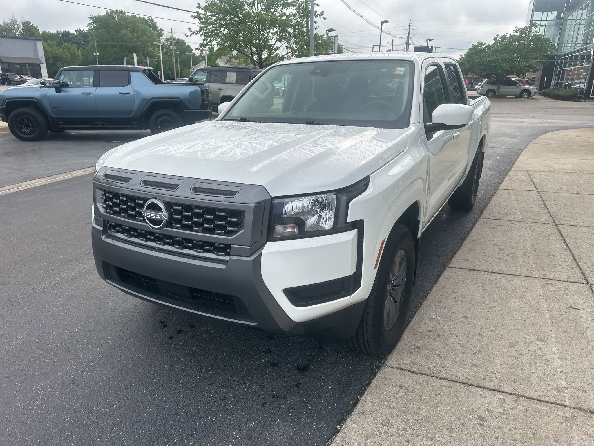 Used 2025 Nissan Frontier SV RWD image 9