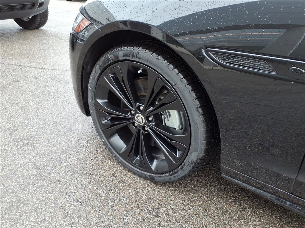 Used 2024 Jaguar XF R-Dynamic SE AWD/4WD image 9