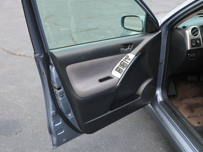 Used 2006 Toyota Matrix XR FWD image 11
