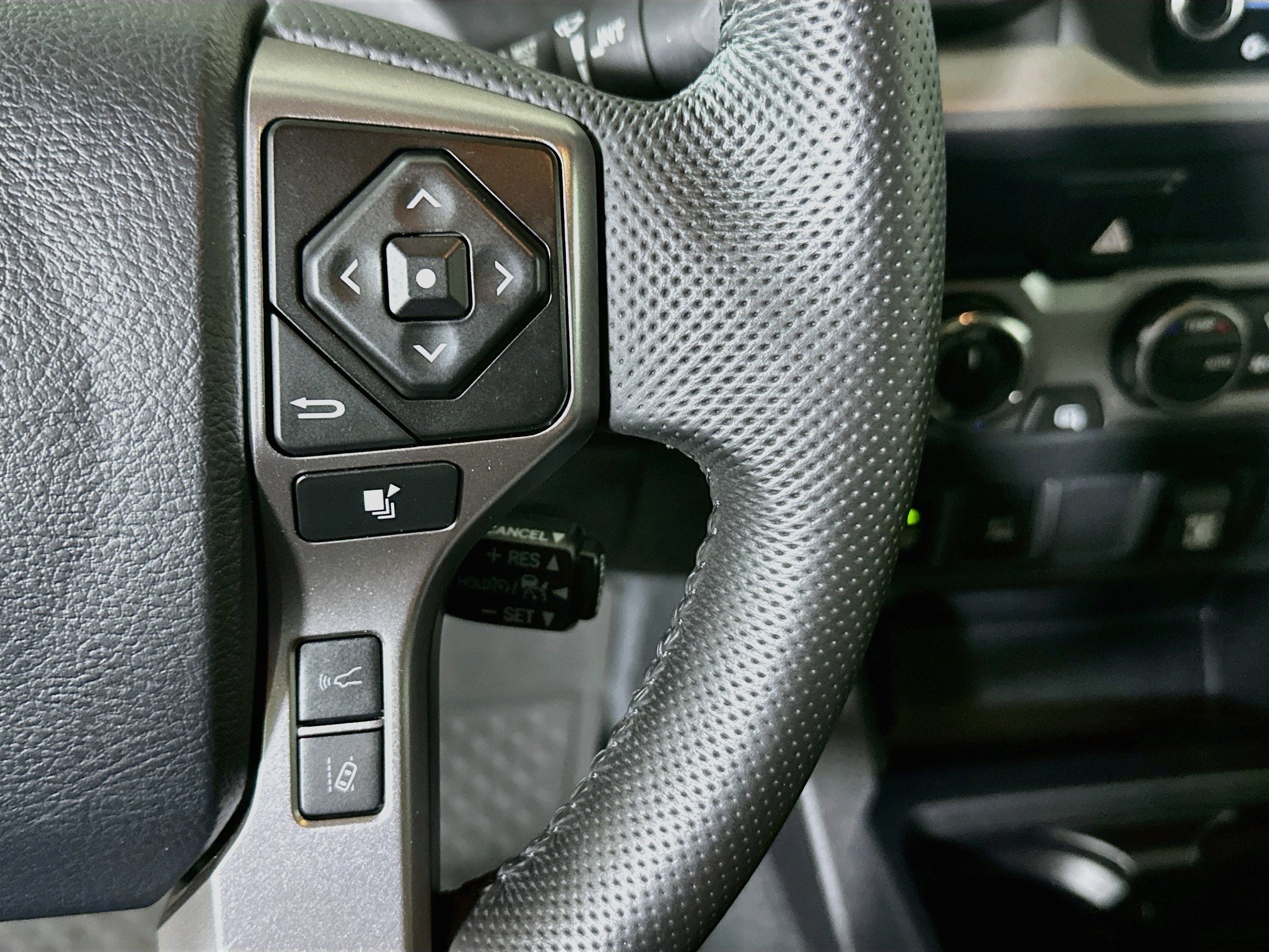 Used 2023 Toyota Tacoma SR5 w/ Technology Package AWD/4WD image 17