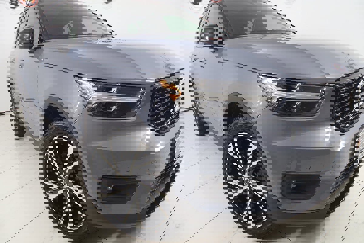 Used 2020 Volvo XC40 T5 R-Design image 17