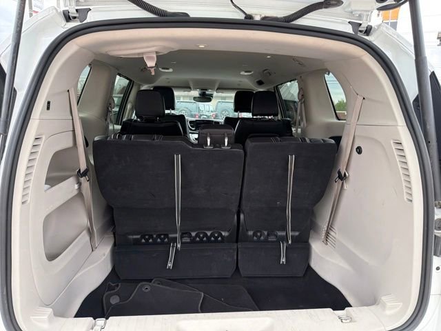 Used 2023 Chrysler Pacifica Touring-L image 24