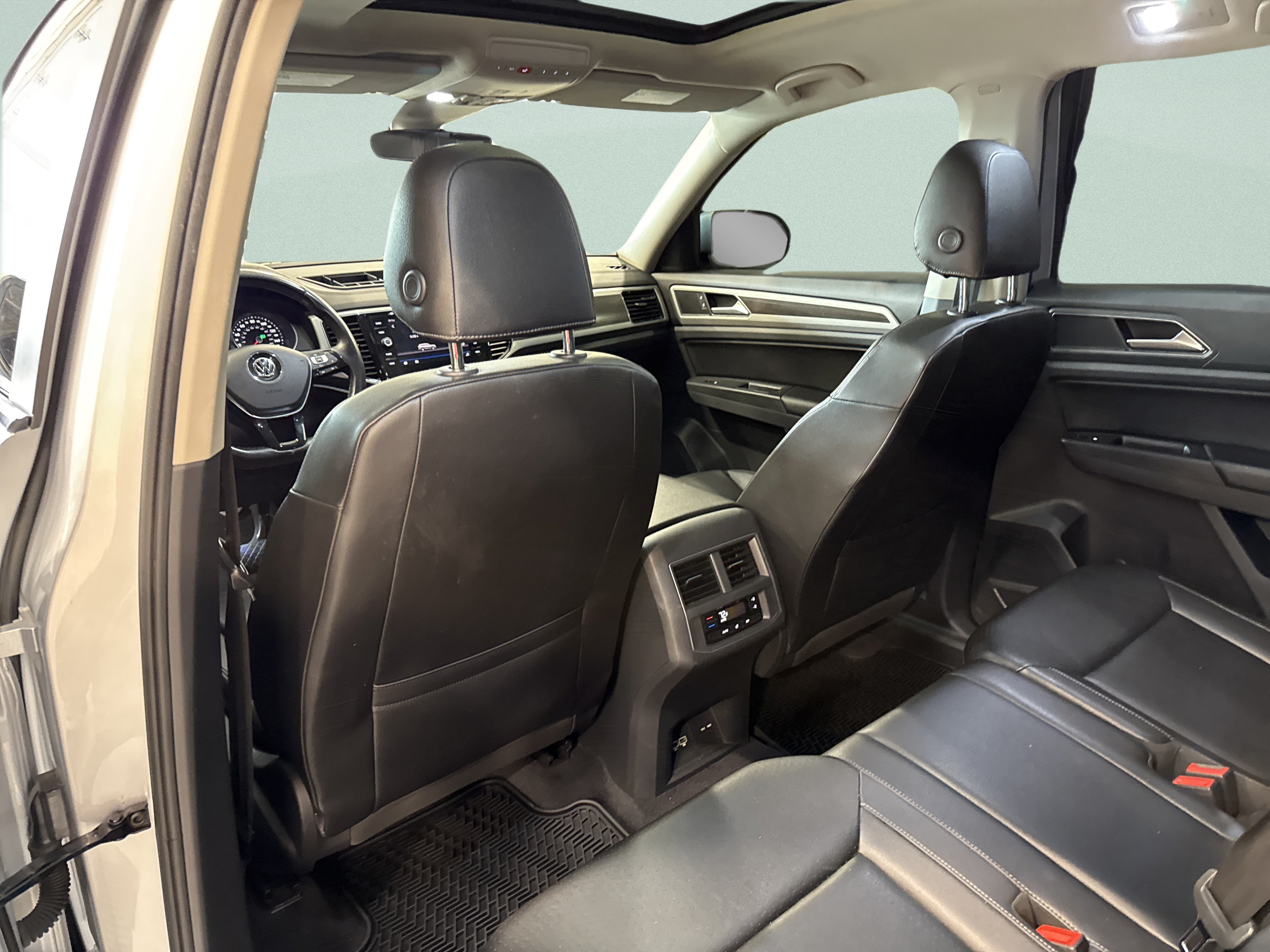 Used 2018 Volkswagen Atlas SEL AWD/4WD image 27