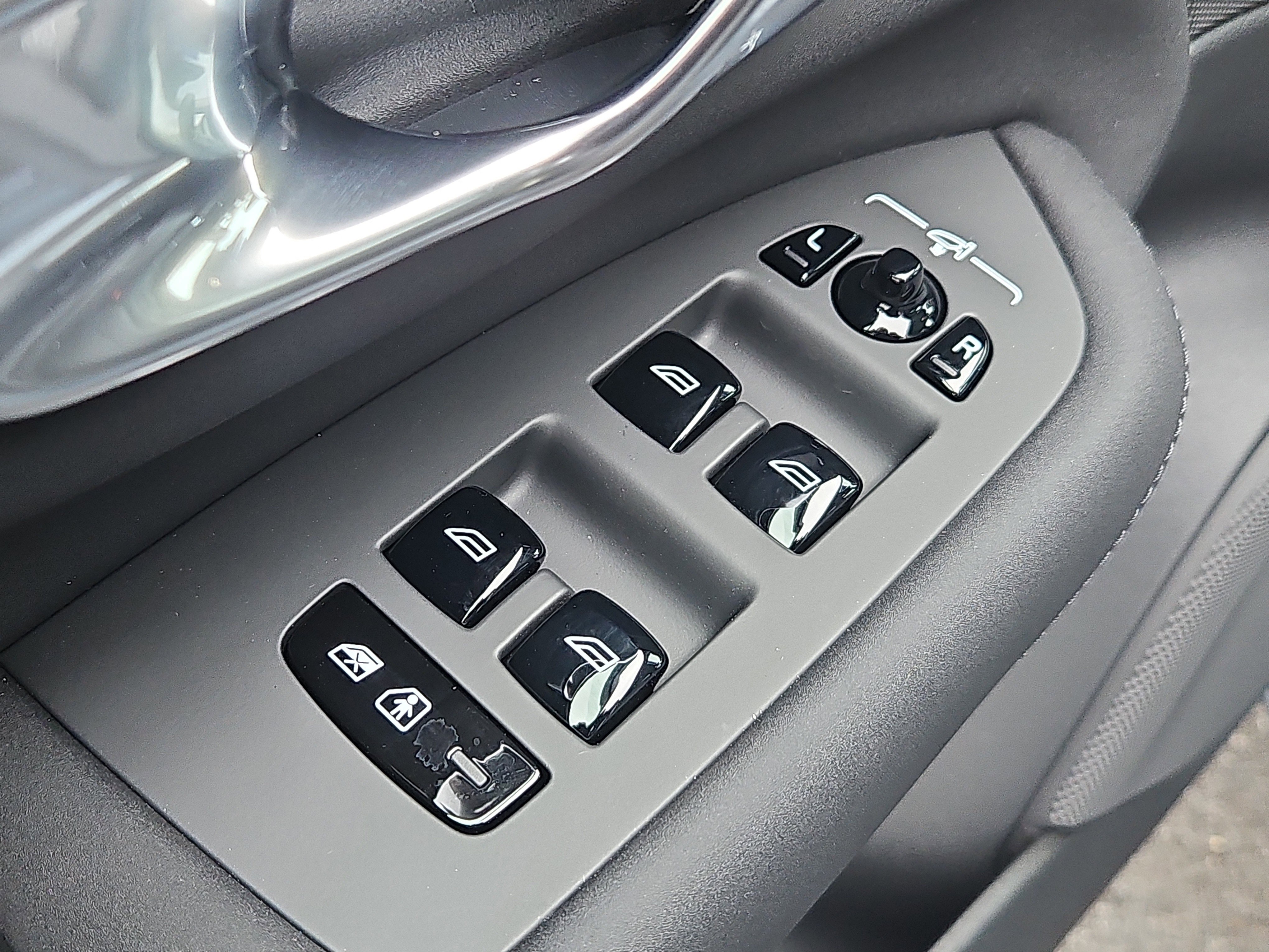 New 2026 Volvo XC90 B6 Ultra w/ Protection Package Premier image 19