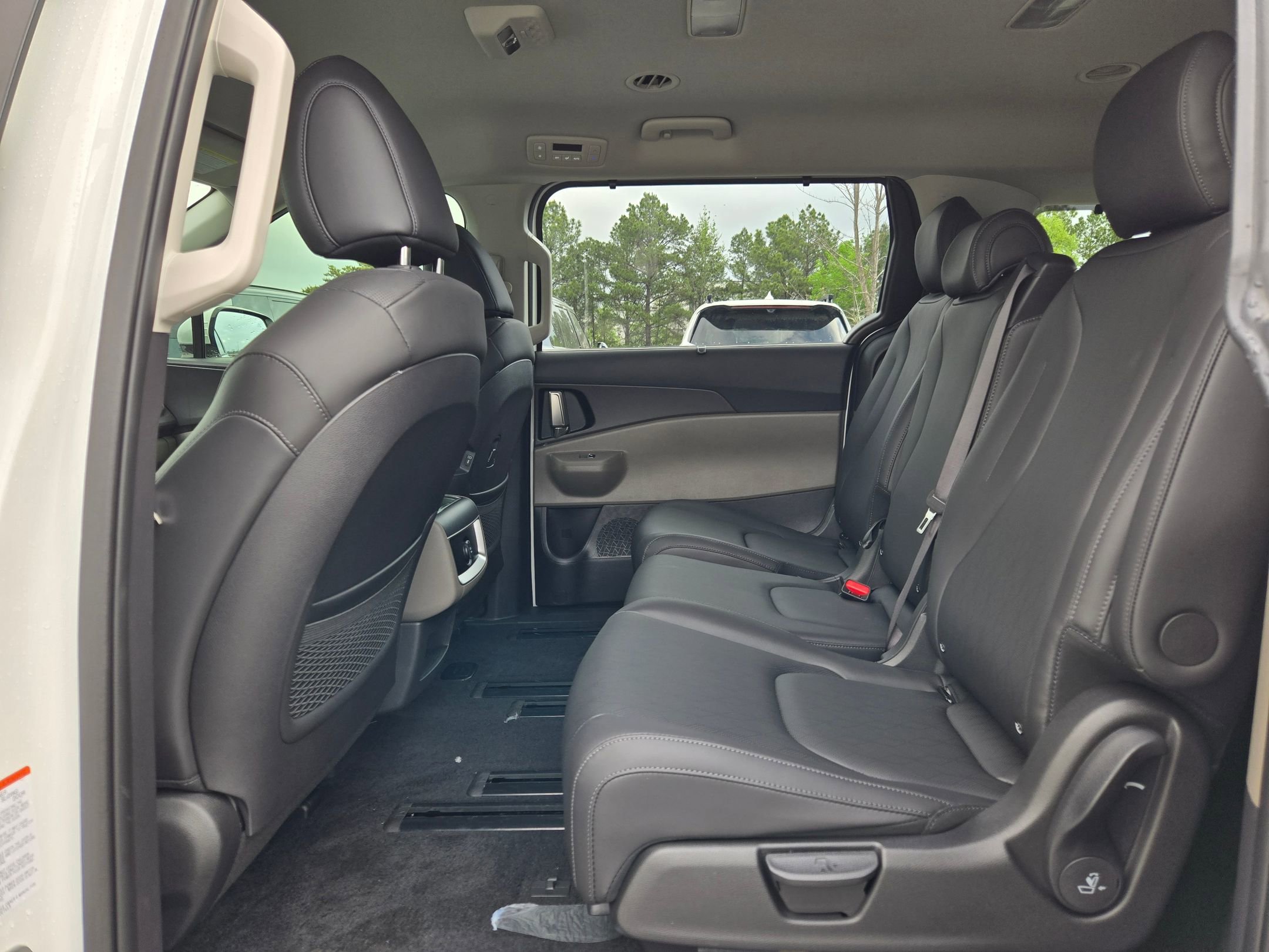 New 2026 Kia Carnival EX FWD image 34