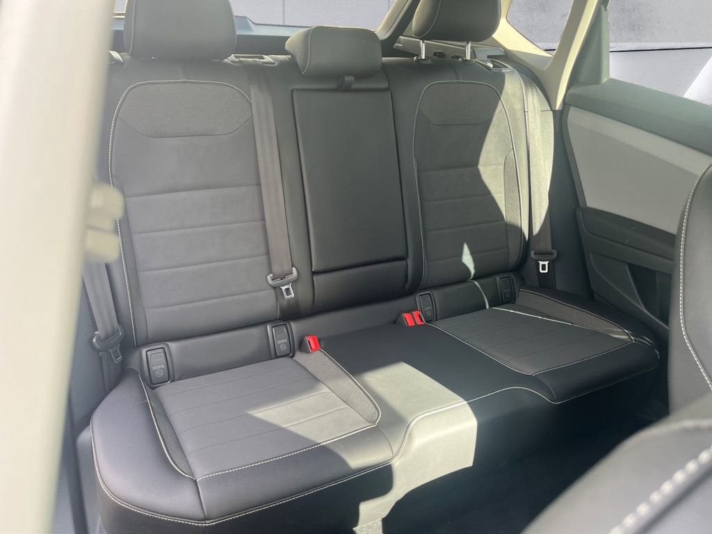 Used 2022 Volkswagen Taos SE image 16