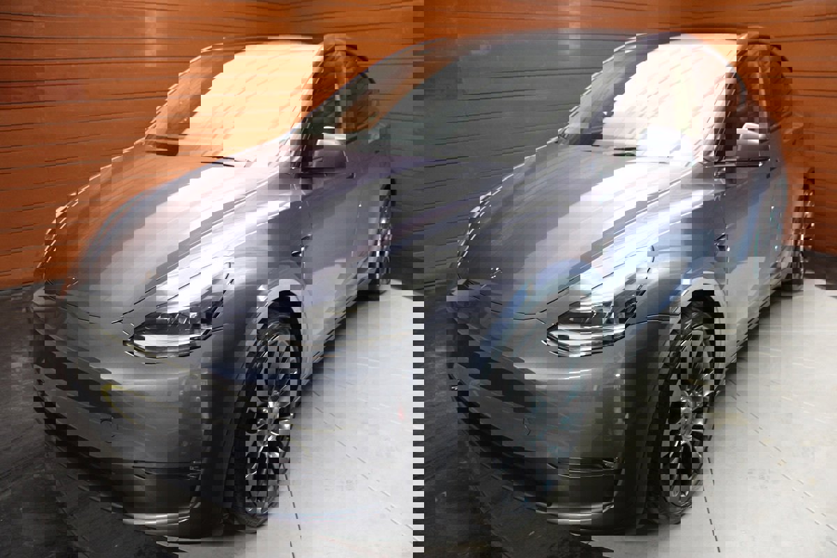 Used 2023 Tesla Model Y Performance image 3