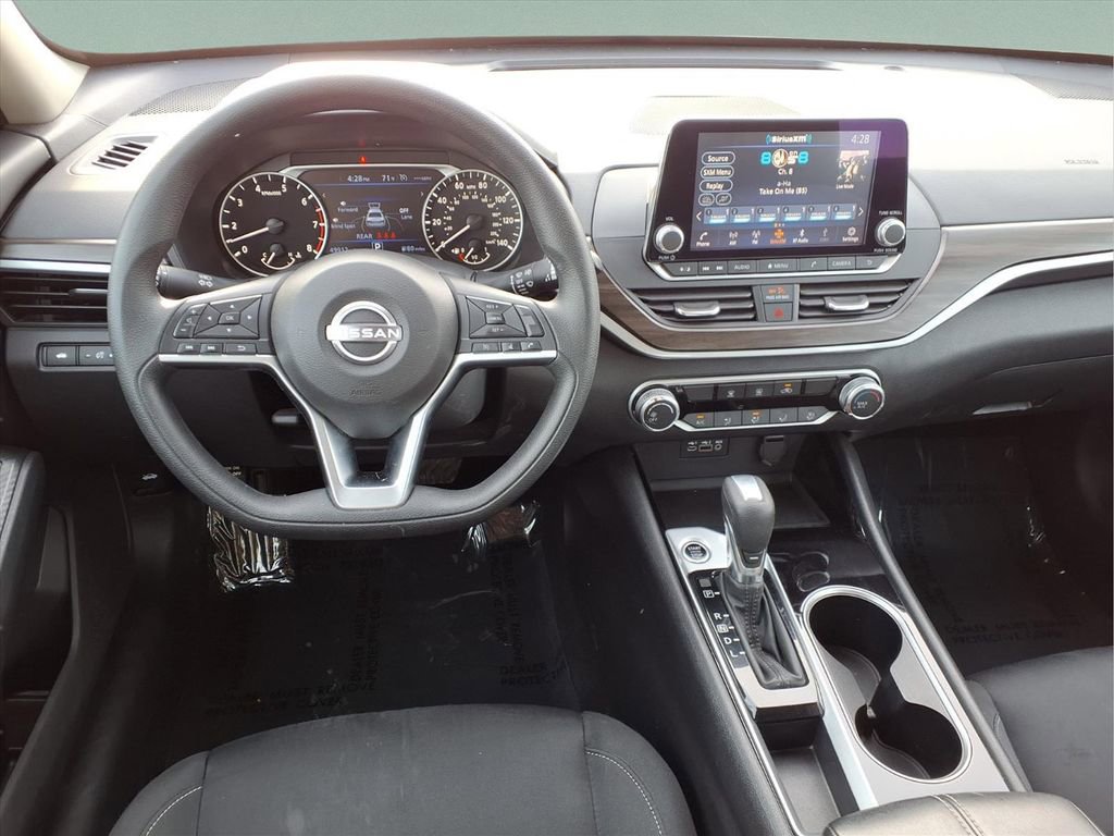 Used 2024 Nissan Altima 2.5 SV FWD image 9