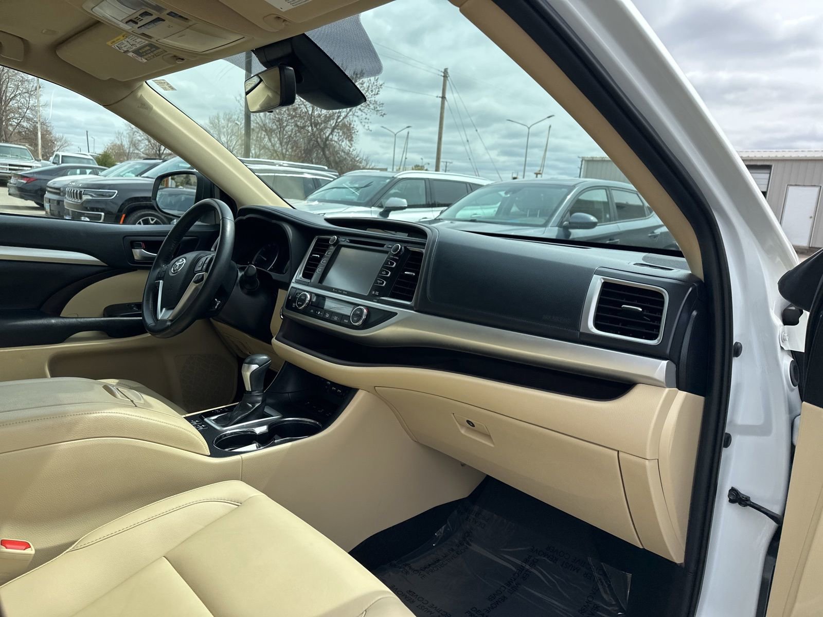 Used 2019 Toyota Highlander XLE AWD/4WD image 38