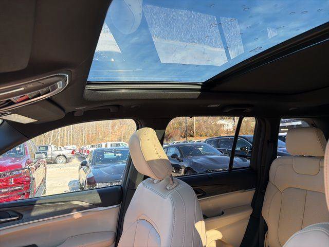 New 2025 Jeep Grand Cherokee Limited w/ Luxury Tech Group II image 15