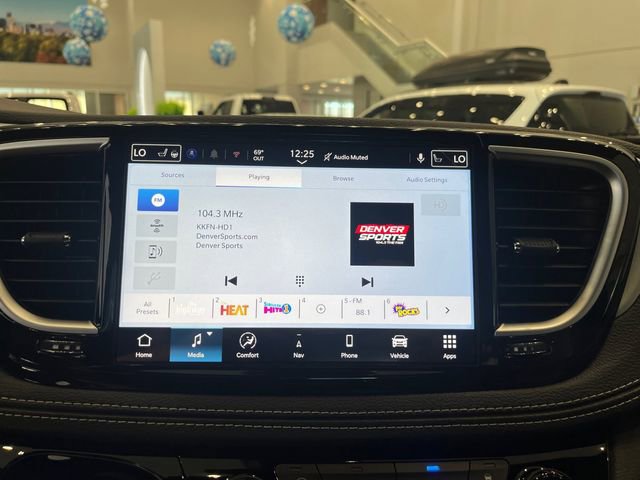 New 2026 Chrysler Pacifica Limited image 20