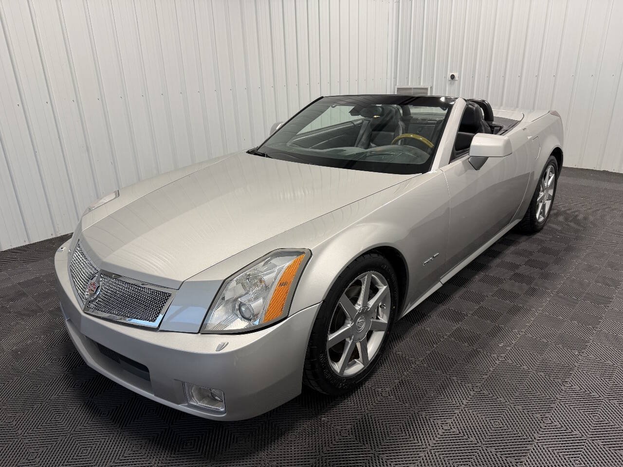 Used 2004 Cadillac XLR RWD image 33