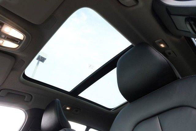 Used 2023 Volvo XC40 B5 Ultimate w/ Protection Package Premier AWD/4WD image 9