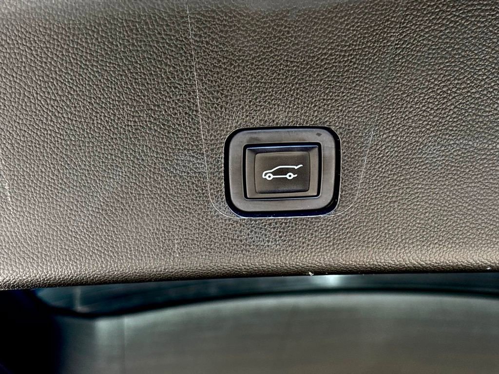 Used 2023 Chevrolet Traverse LT image 27